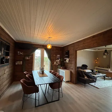 Charming Newly Renovated House In Centre *