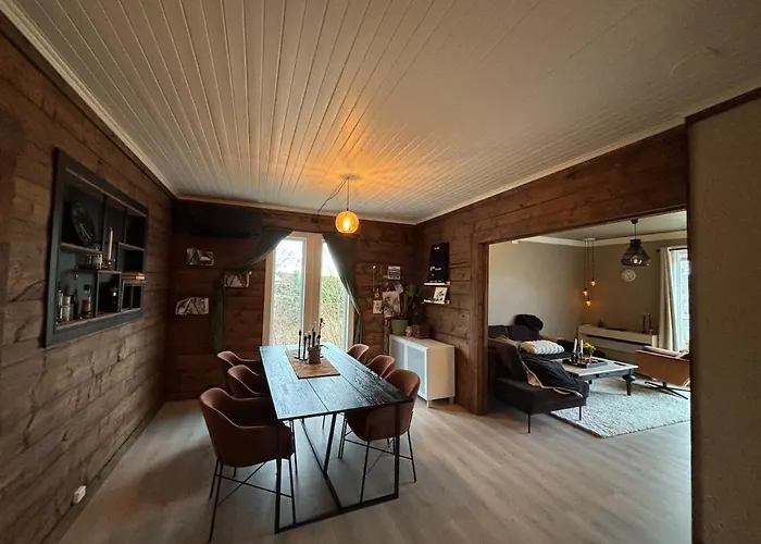 Charming Newly Renovated House In Centre *